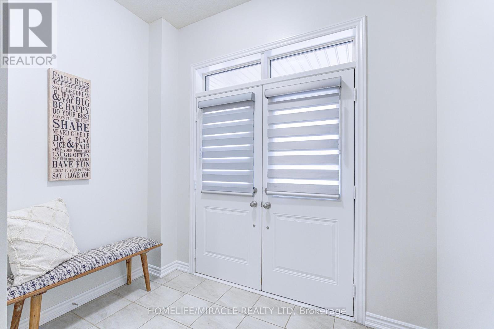 13 Truffle Court, Brampton, Ontario  L7A 5A6 - Photo 2 - W12998170