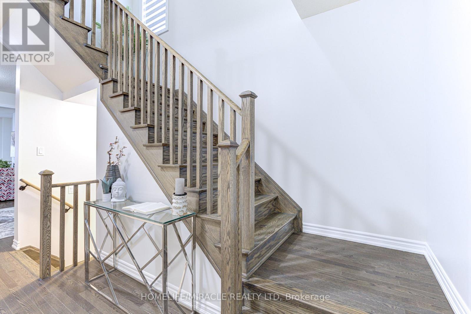 13 Truffle Court, Brampton, Ontario  L7A 5A6 - Photo 4 - W12998170