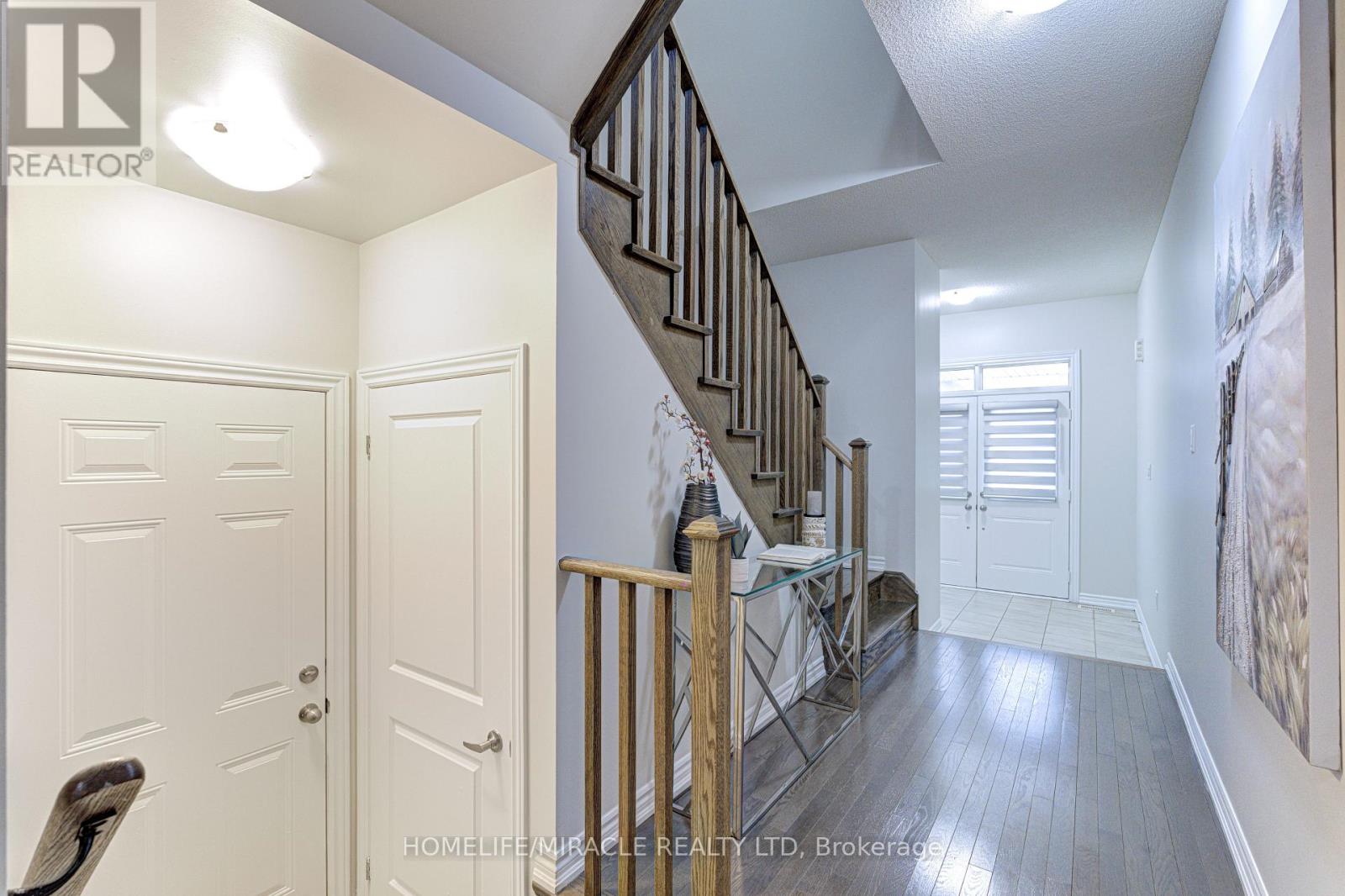 13 Truffle Court, Brampton, Ontario  L7A 5A6 - Photo 5 - W12998170