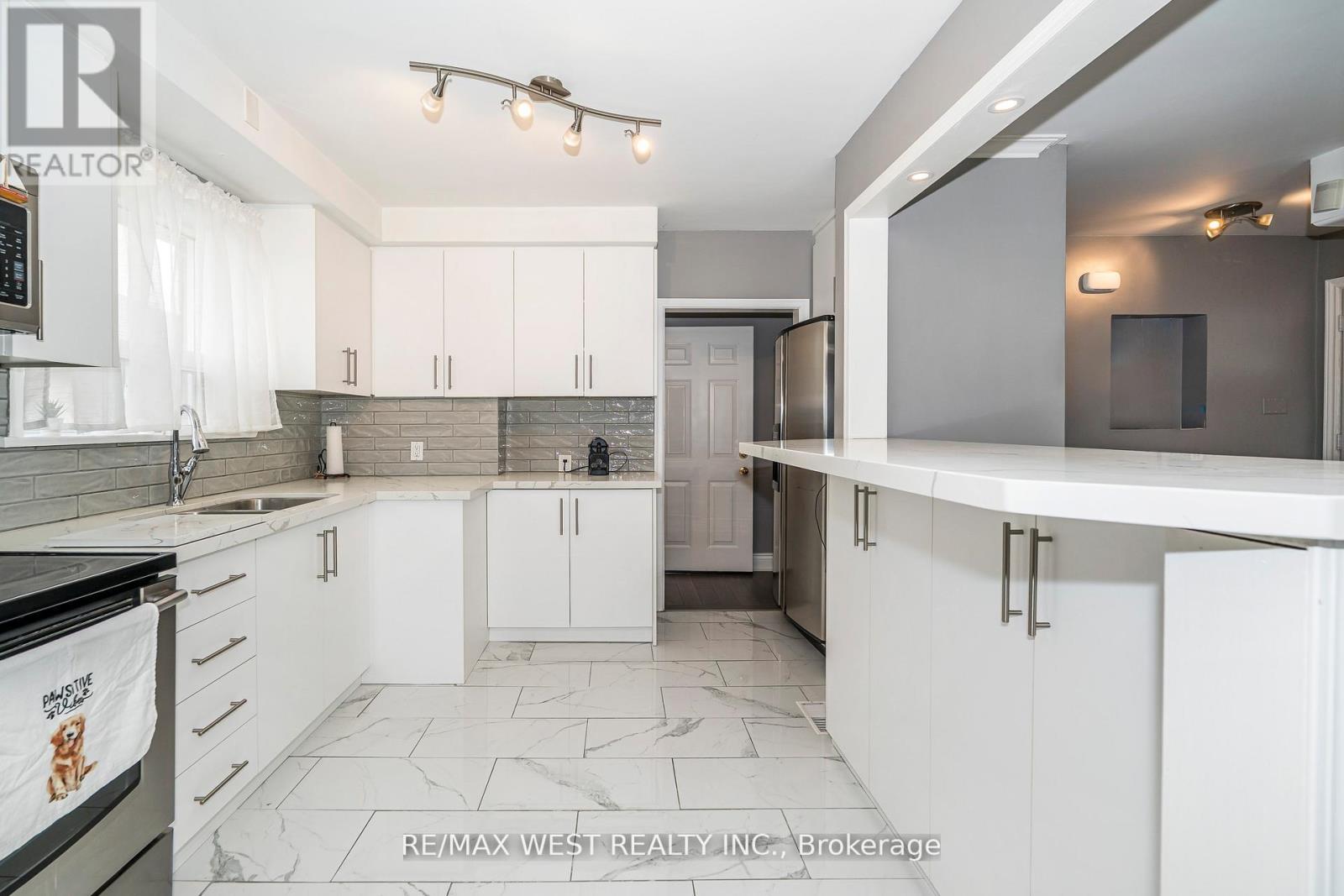 22 Dimplefield Place, Toronto, Ontario  M9C 4A1 - Photo 12 - W12998178