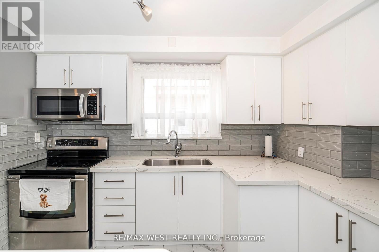 22 Dimplefield Place, Toronto, Ontario  M9C 4A1 - Photo 16 - W12998178