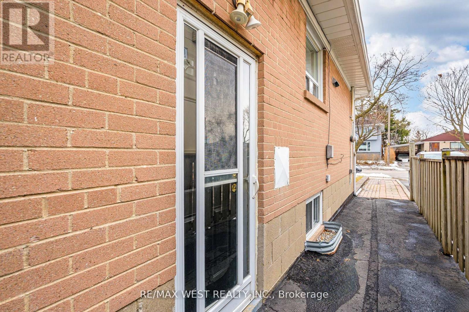 22 Dimplefield Place, Toronto, Ontario  M9C 4A1 - Photo 34 - W12998178