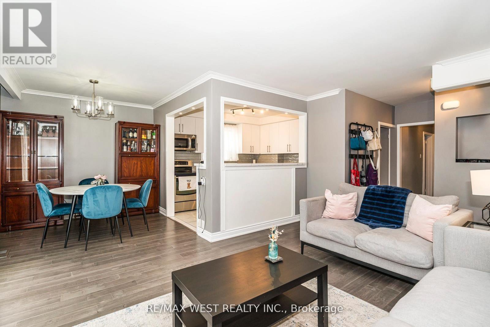 22 Dimplefield Place, Toronto, Ontario  M9C 4A1 - Photo 9 - W12998178