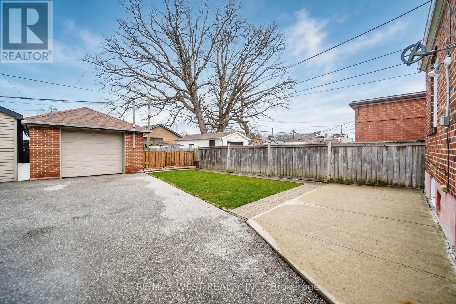 617 Caledonia Road, Toronto, Ontario  M6E 4V7 - Photo 2 - W12998224