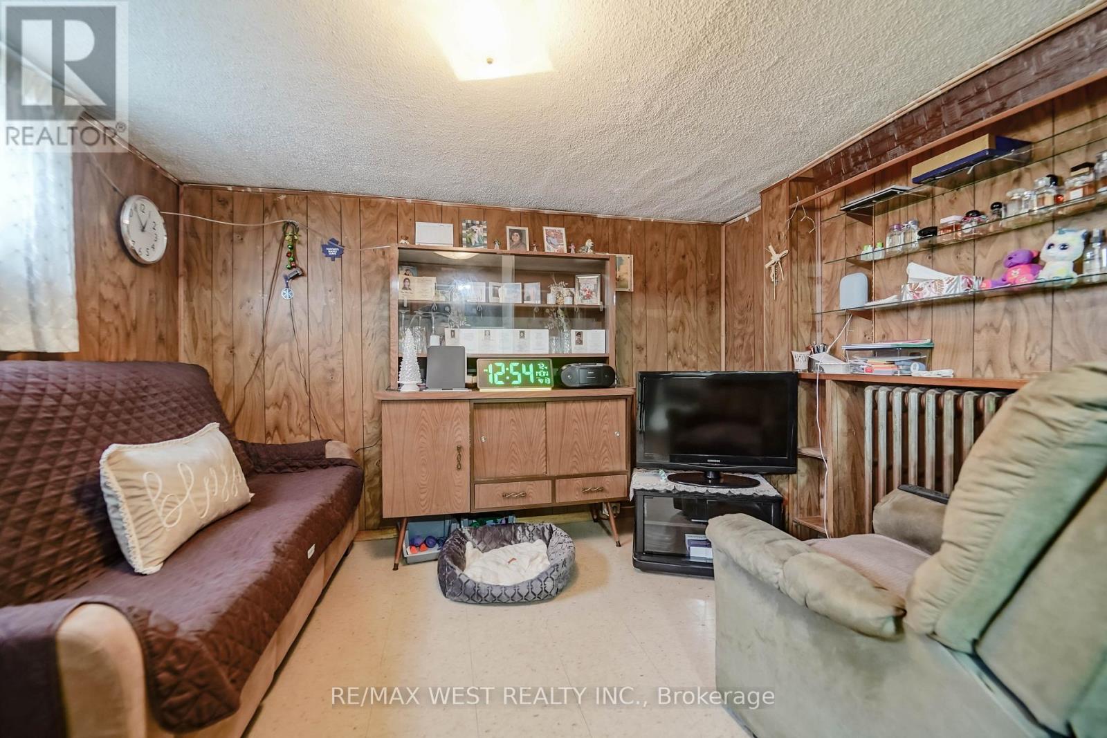 617 Caledonia Road, Toronto, Ontario  M6E 4V7 - Photo 8 - W12998224