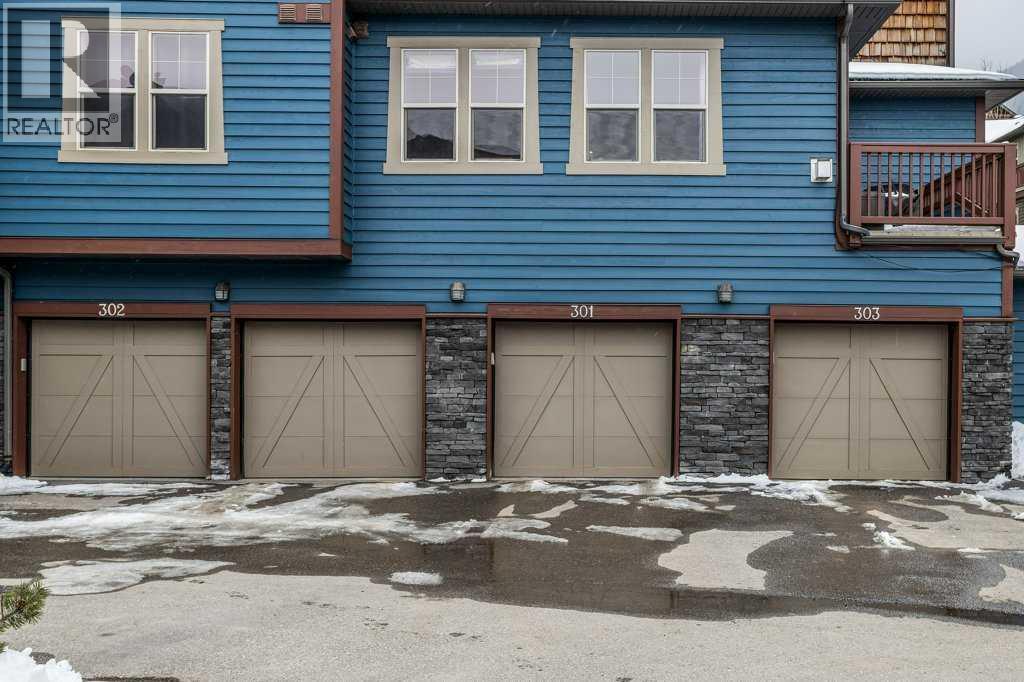 301, 70 Dyrgas Gate, Canmore, Alberta  T1W 3J6 - Photo 2 - A2299940