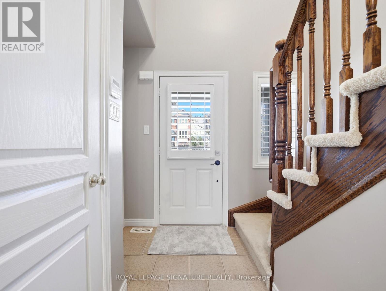 98 Willow Lane, Grimsby, Ontario  L3M 5P7 - Photo 5 - X12998192