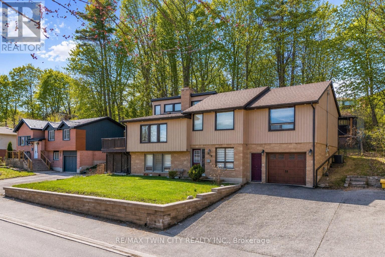 530 Fountain Street S, Cambridge, Ontario  N3H 1J3 - Photo 2 - X12998204