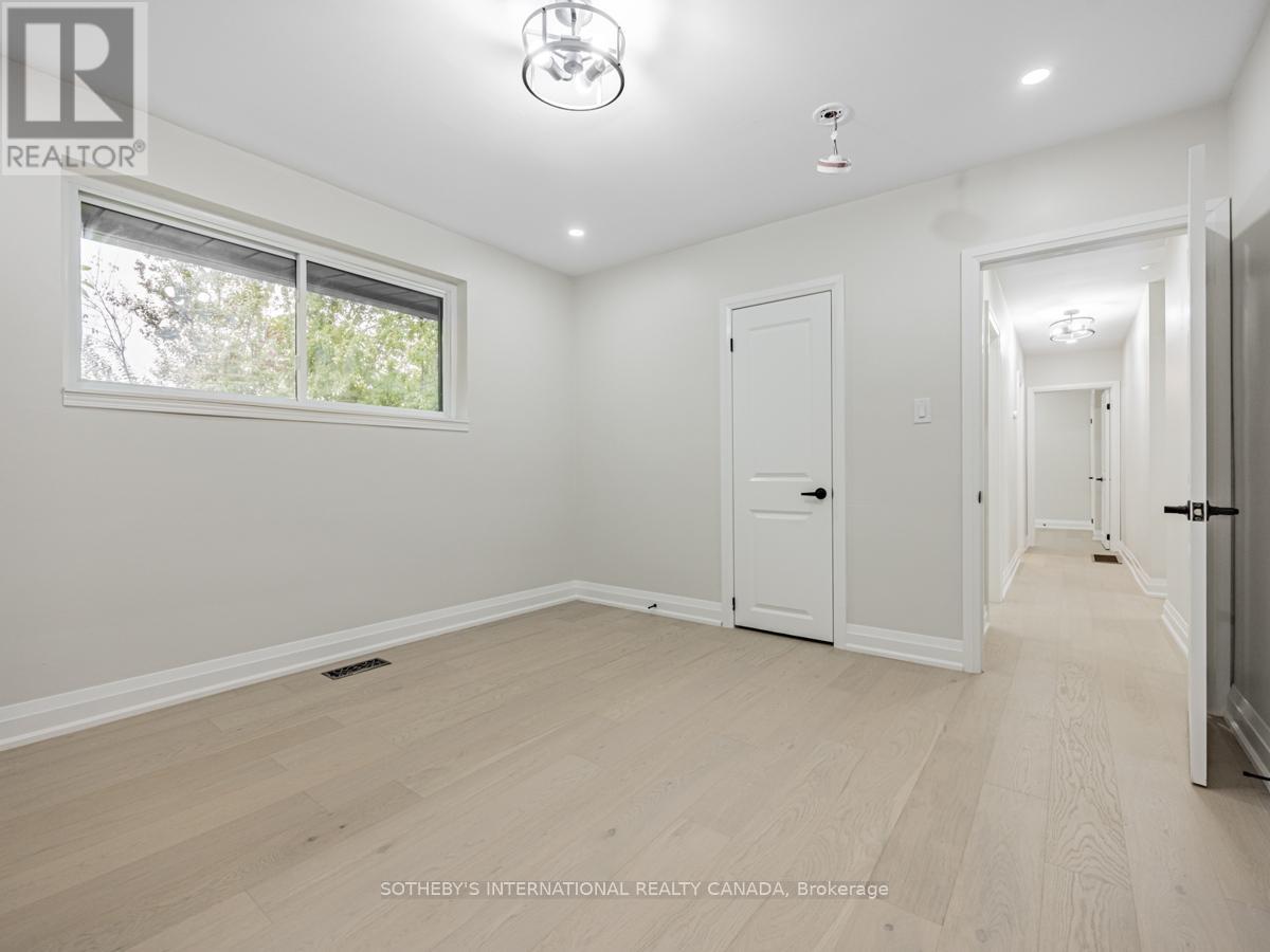 Upper - 222 Hammersmith Court, Burlington, Ontario  L7L 4N7 - Photo 17 - W12988518