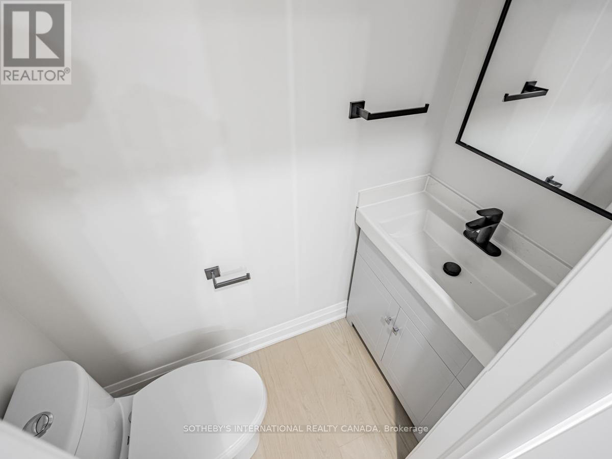 Upper - 222 Hammersmith Court, Burlington, Ontario  L7L 4N7 - Photo 13 - W12988518