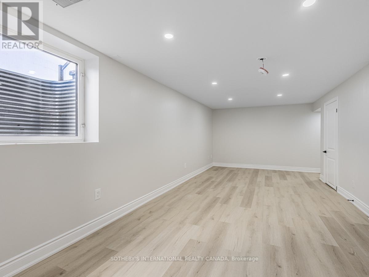 Upper - 222 Hammersmith Court, Burlington, Ontario  L7L 4N7 - Photo 18 - W12988518