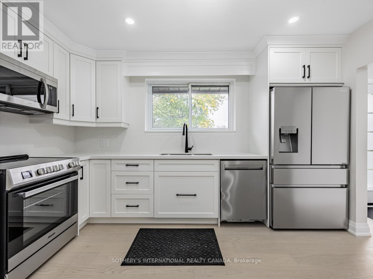 Upper - 222 Hammersmith Court, Burlington, Ontario  L7L 4N7 - Photo 7 - W12988518