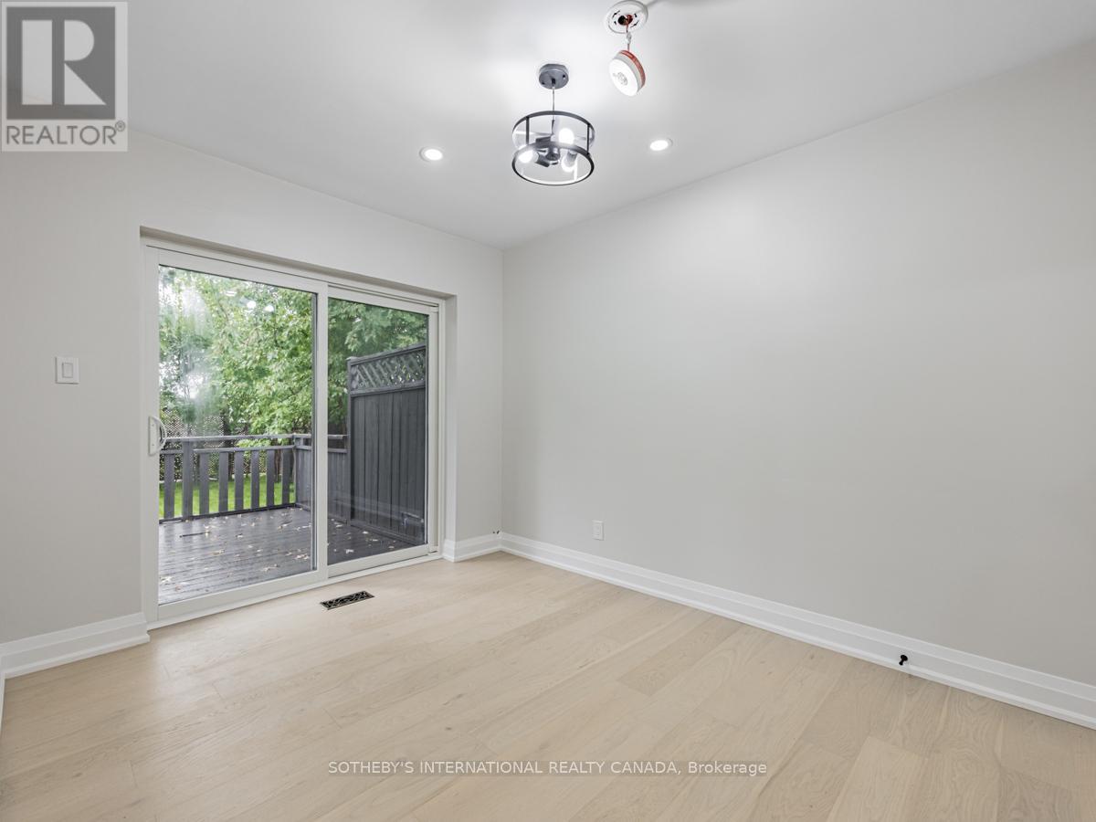 Upper - 222 Hammersmith Court, Burlington, Ontario  L7L 4N7 - Photo 14 - W12988518