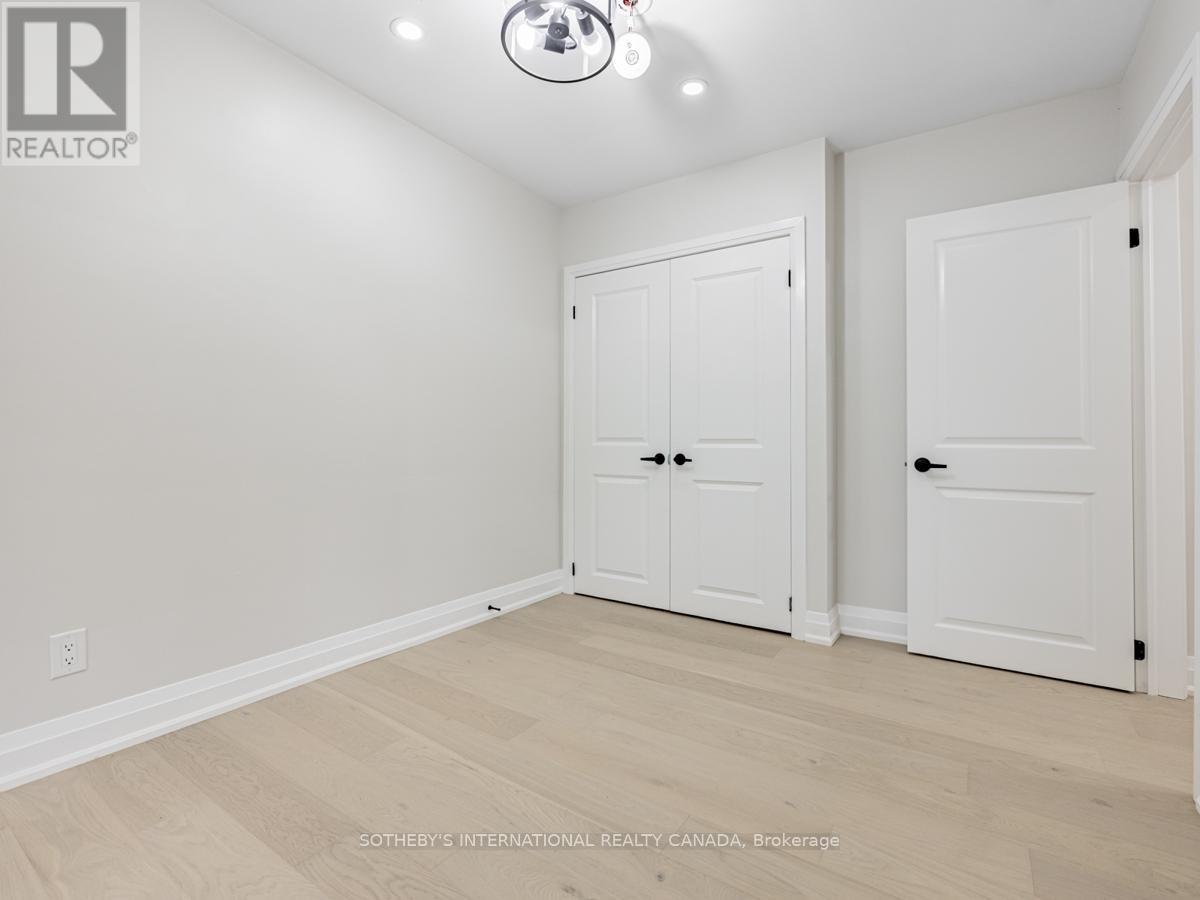 Upper - 222 Hammersmith Court, Burlington, Ontario  L7L 4N7 - Photo 15 - W12988518