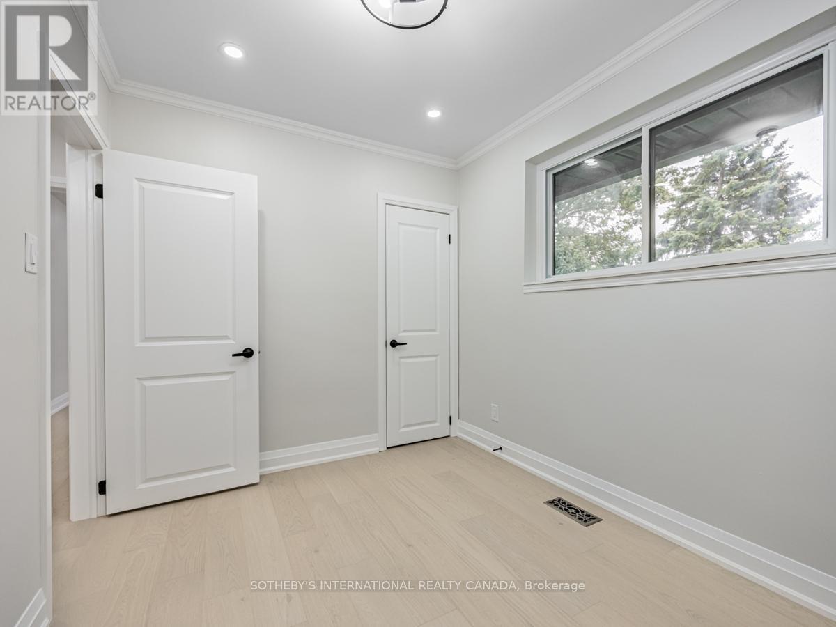 Upper - 222 Hammersmith Court, Burlington, Ontario  L7L 4N7 - Photo 16 - W12988518