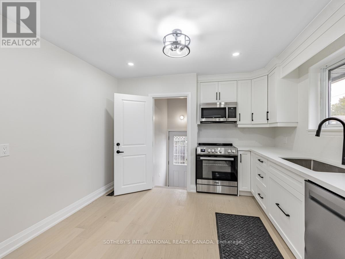 Upper - 222 Hammersmith Court, Burlington, Ontario  L7L 4N7 - Photo 6 - W12988518
