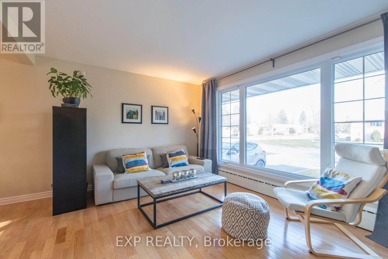 A - 1240 Adirondack Drive, Ottawa, Ontario K2C 2V3 - Photo 4 - X12965308