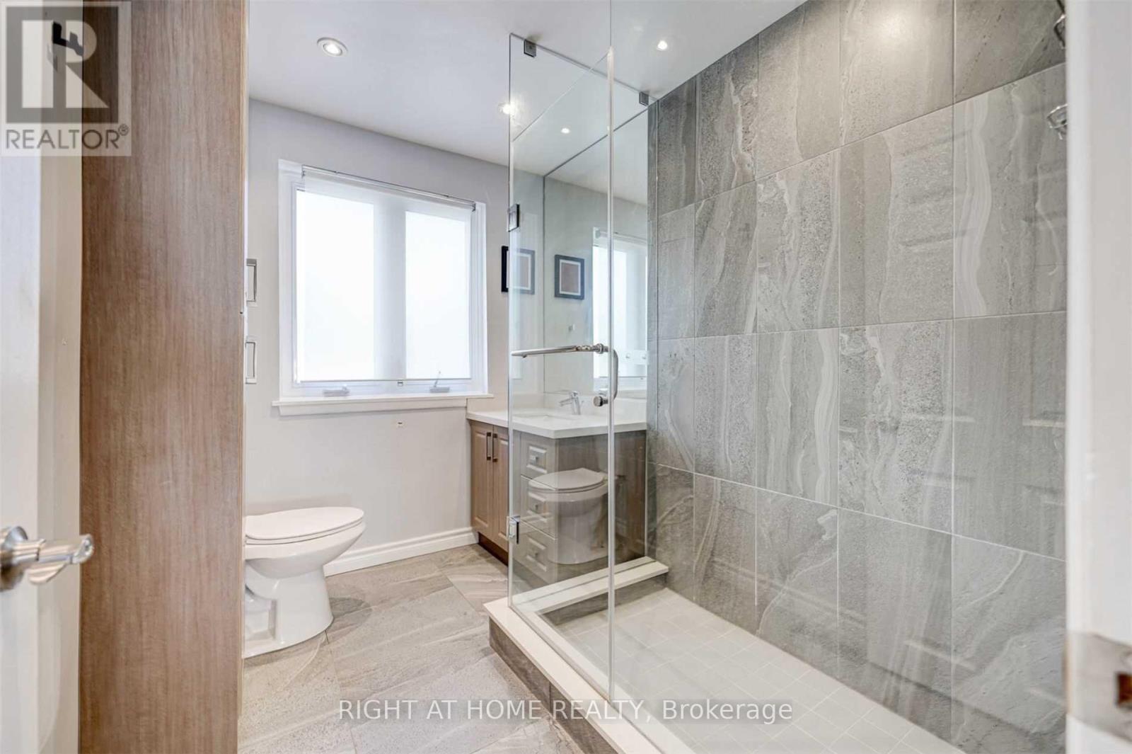 Main Fl - 378 Taylor Mills Drive S, Richmond Hill, Ontario L4C 2T1 - Photo 12 - N12896010