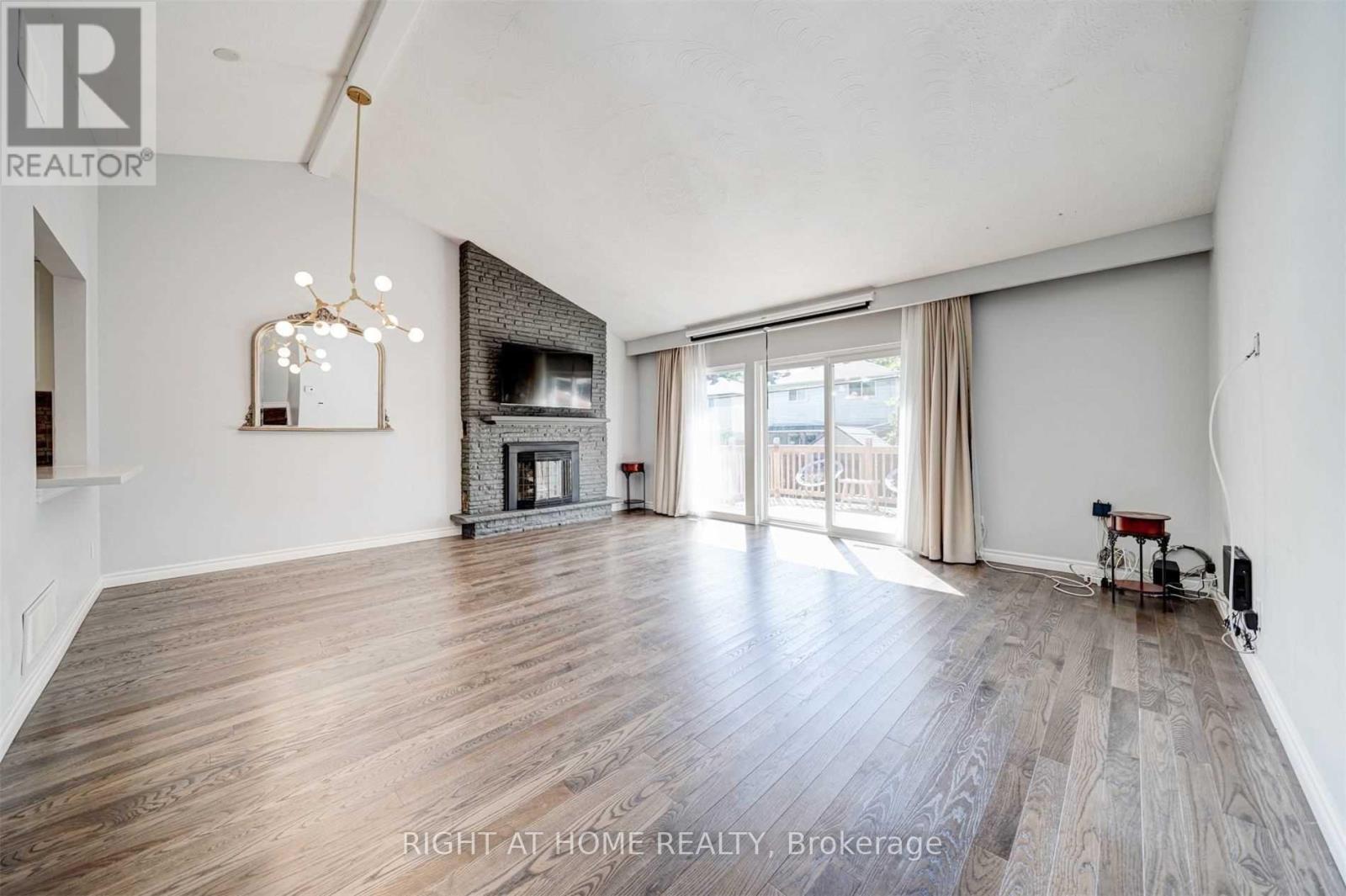 Main Fl - 378 Taylor Mills Drive S, Richmond Hill, Ontario L4C 2T1 - Photo 9 - N12896010