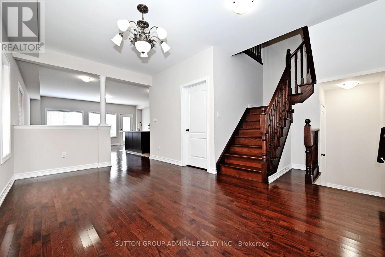 110 Southdown Avenue, Vaughan, Ontario  L6A 4N3 - Photo 5 - N12929200