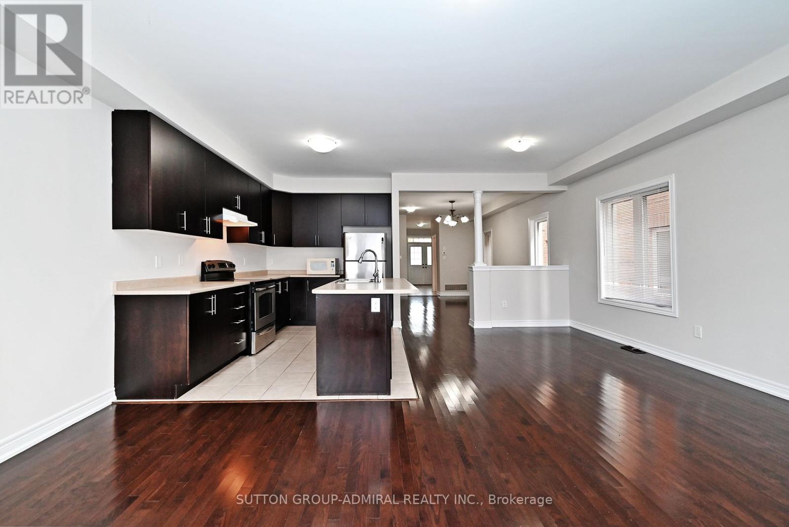 110 Southdown Avenue, Vaughan, Ontario  L6A 4N3 - Photo 9 - N12929200