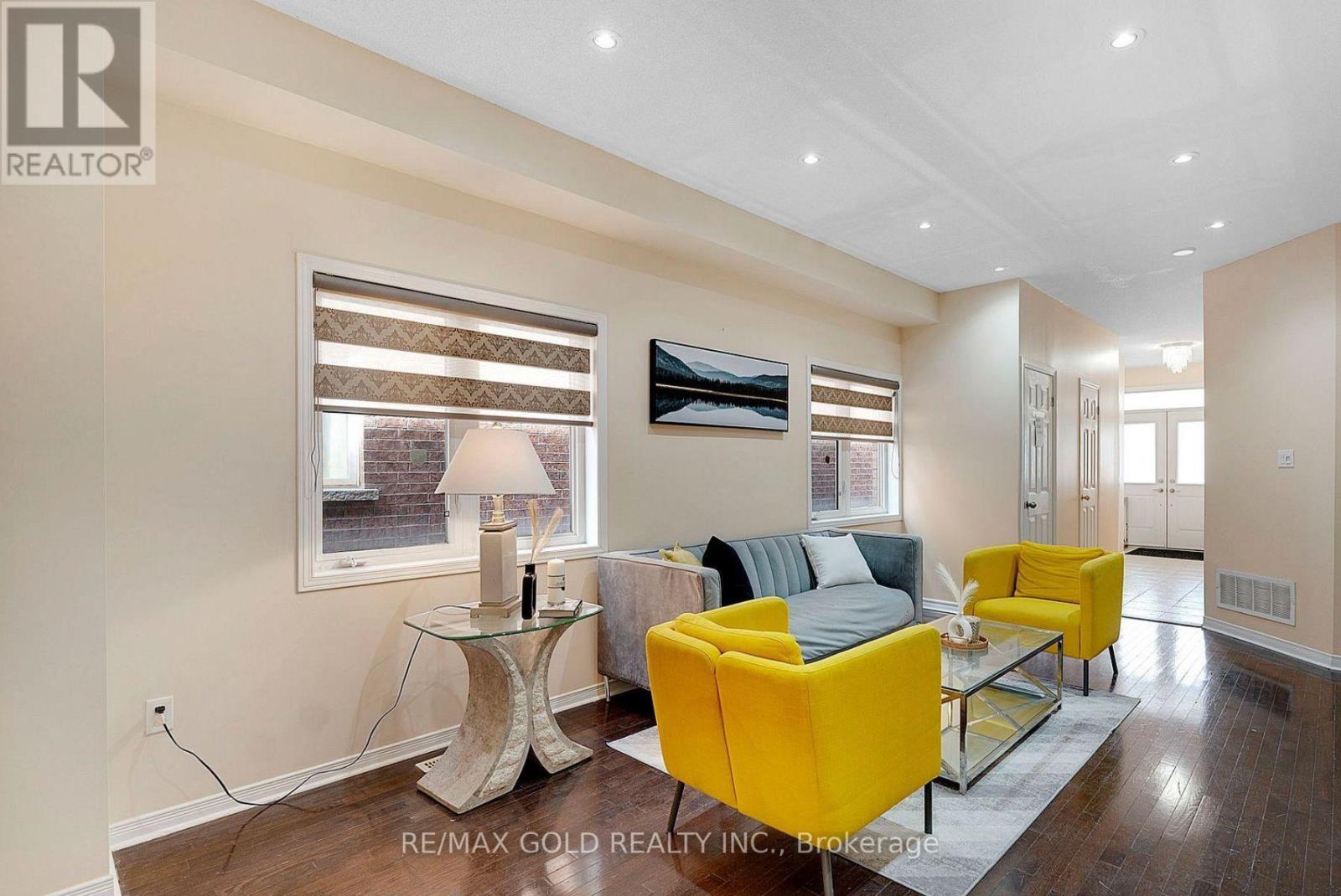 16 Kilrea Way, Brampton, Ontario  L6X 0P9 - Photo 3 - W12982316