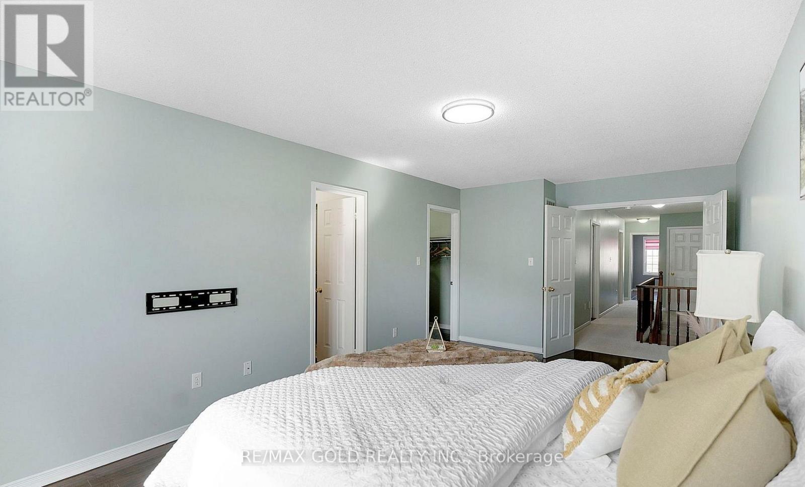 16 Kilrea Way, Brampton, Ontario  L6X 0P9 - Photo 7 - W12982316