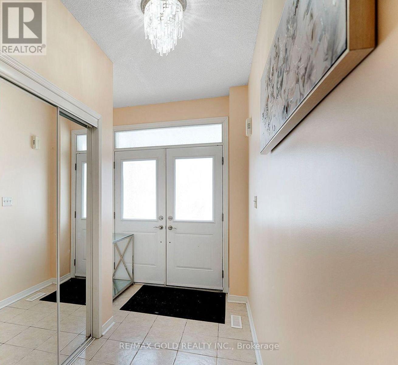 16 Kilrea Way, Brampton, Ontario  L6X 0P9 - Photo 2 - W12982316