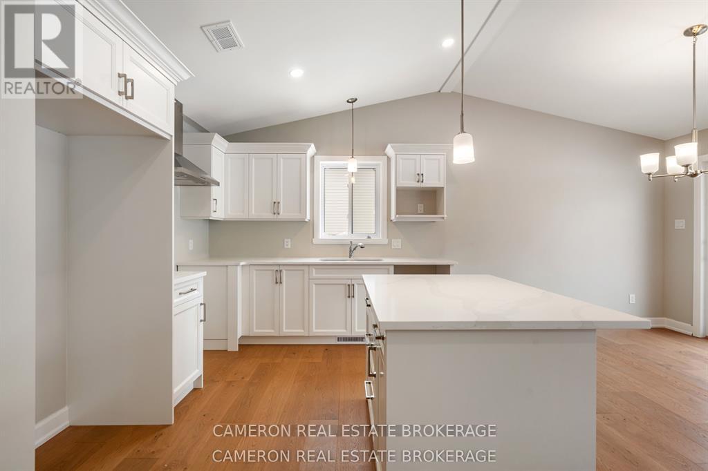 3153 Mauricy Street, Cornwall, Ontario K6K 0A1 - Photo 5 - X12998242