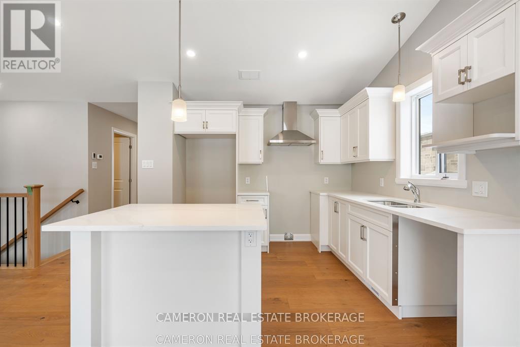 3153 Mauricy Street, Cornwall, Ontario K6K 0A1 - Photo 6 - X12998242