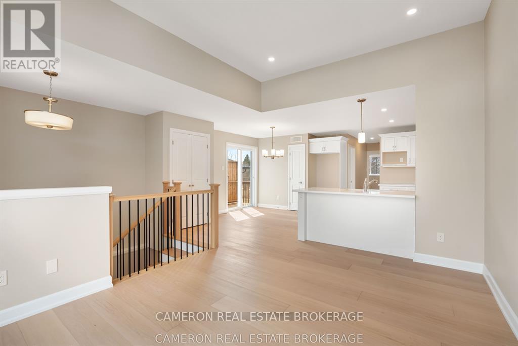 3142 Mauricy Street, Cornwall, Ontario K6K 0A1 - Photo 4 - X12998282