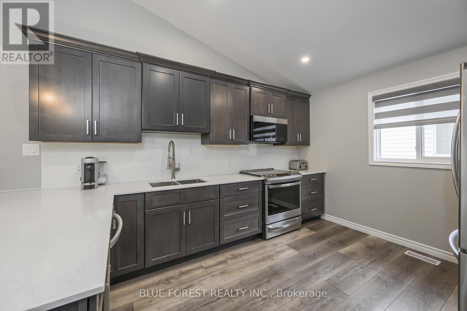 45 Kingsbridge Street, London East, Ontario  N5V 4S9 - Photo 6 - X12998306