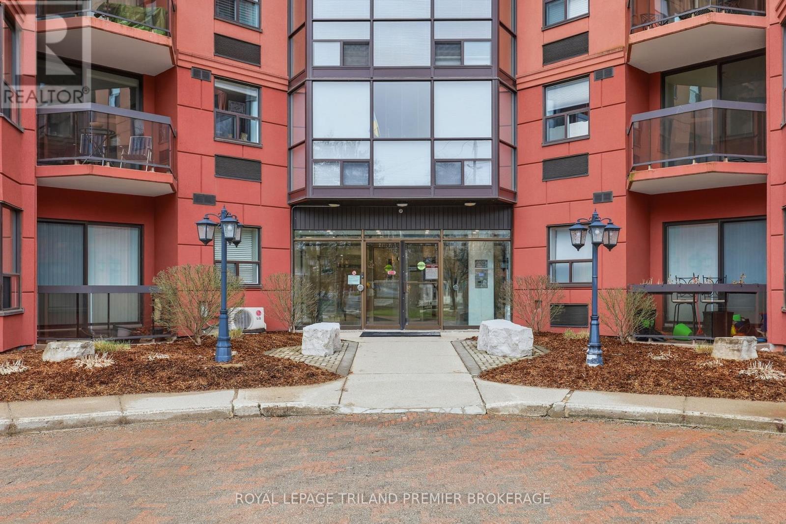 1004 - 600 Talbot Street, London East, Ontario  N6A 5L9 - Photo 3 - X12998410