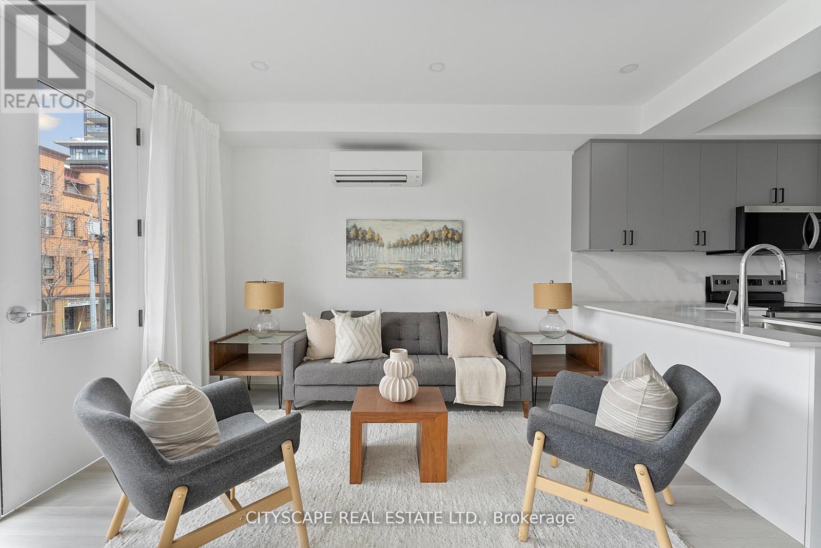 Upper #4 - 589 Oakwood Avenue, Toronto, Ontario  M6E 2X8 - Photo 10 - C12998254