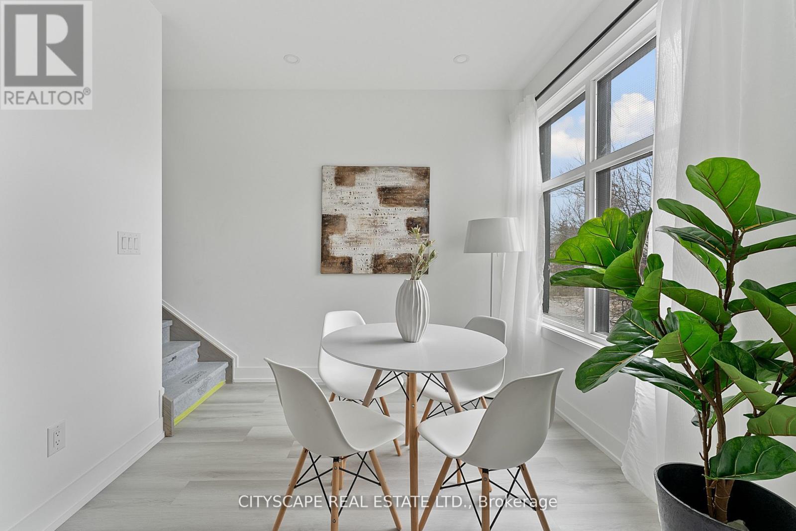 Upper #4 - 589 Oakwood Avenue, Toronto, Ontario  M6E 2X8 - Photo 16 - C12998254