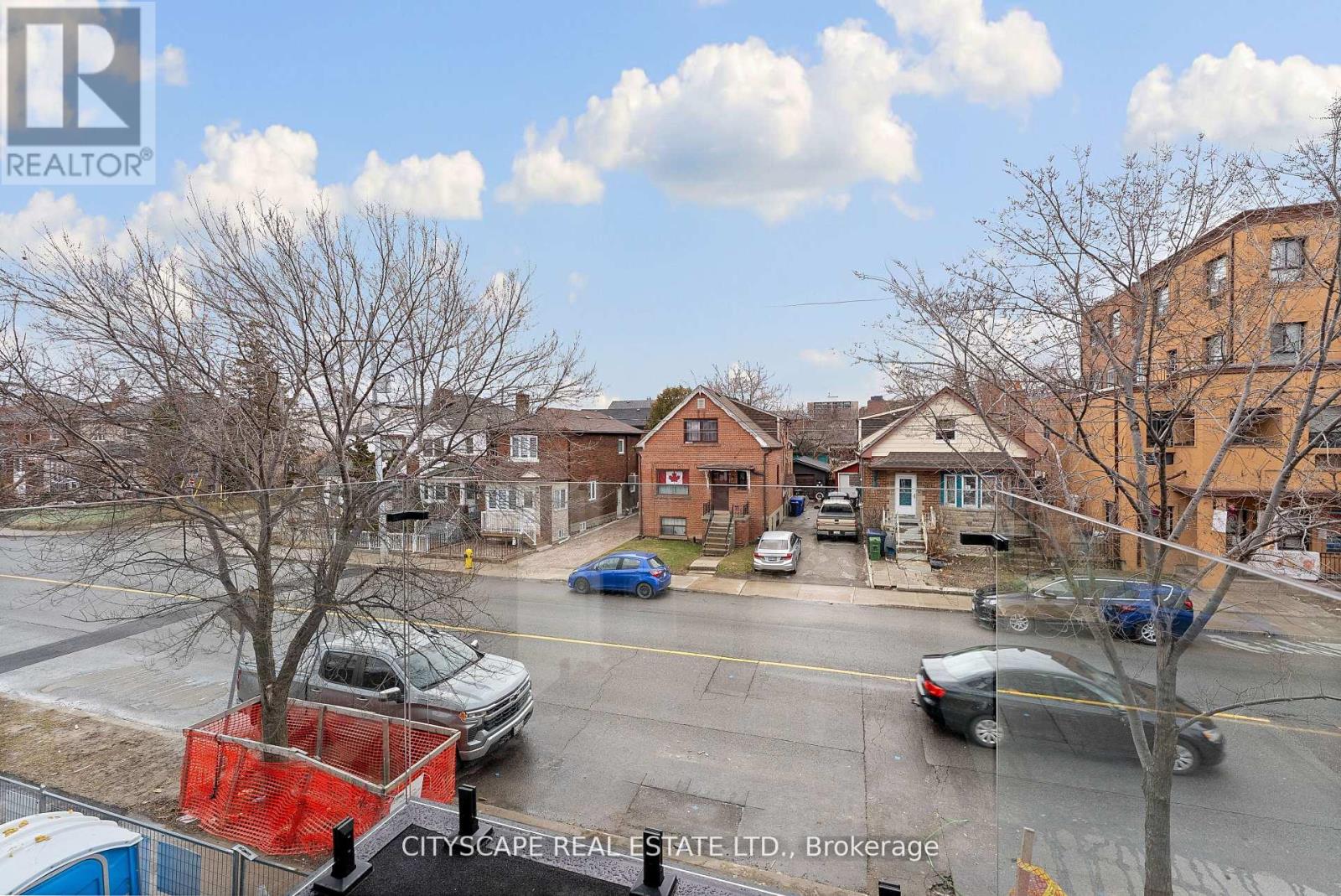 Upper #4 - 589 Oakwood Avenue, Toronto, Ontario  M6E 2X8 - Photo 19 - C12998254