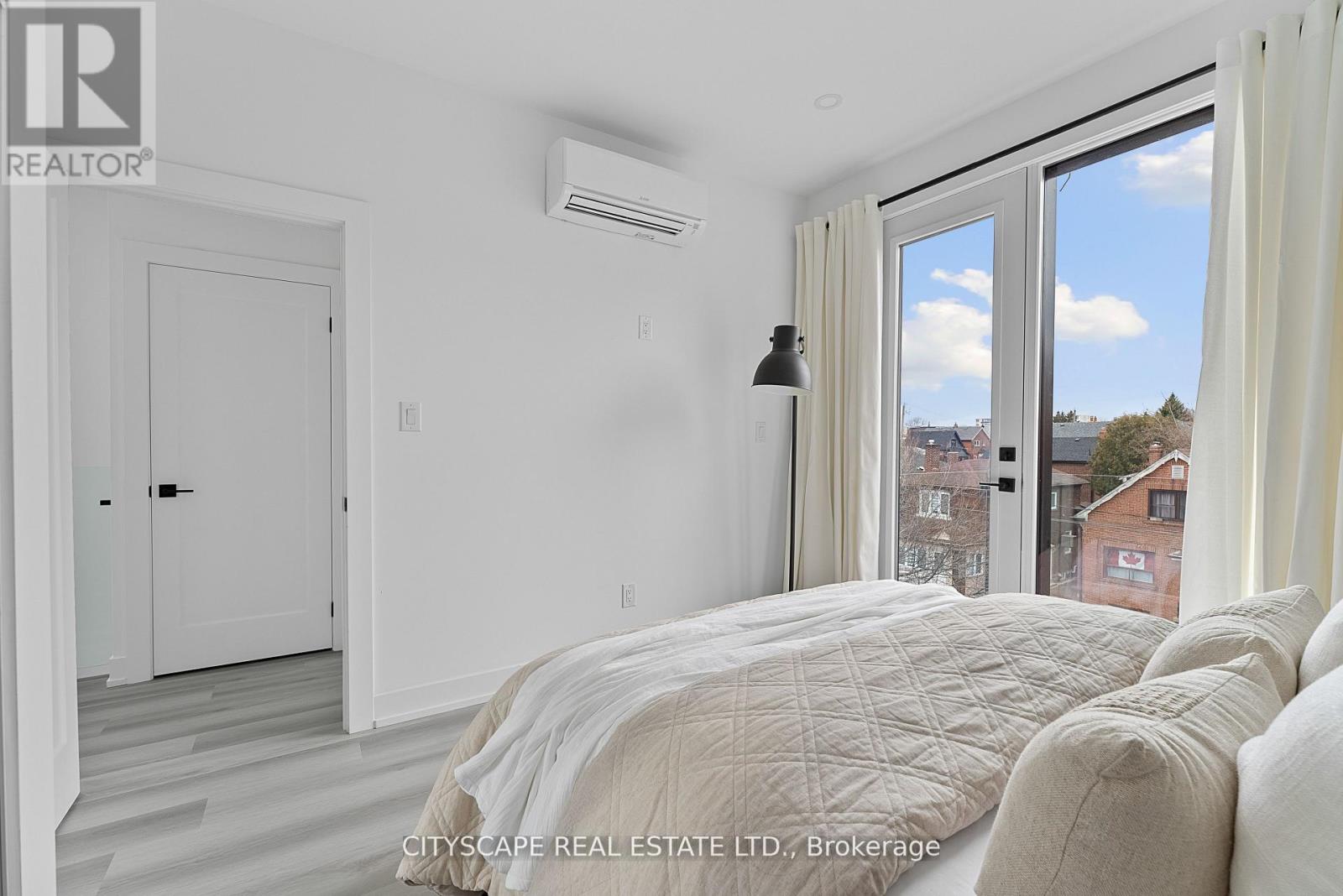 Upper #4 - 589 Oakwood Avenue, Toronto, Ontario  M6E 2X8 - Photo 24 - C12998254