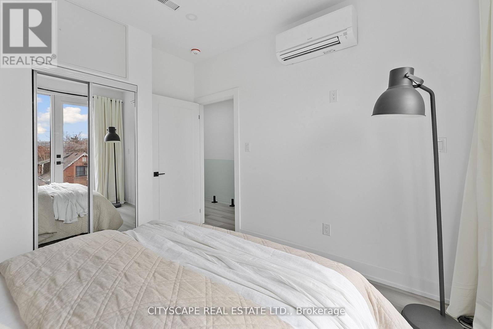 Upper #4 - 589 Oakwood Avenue, Toronto, Ontario  M6E 2X8 - Photo 25 - C12998254