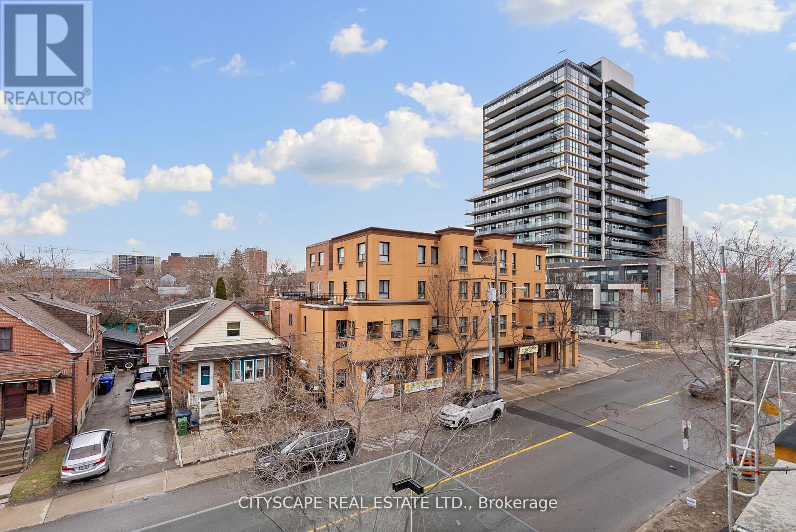 Upper #4 - 589 Oakwood Avenue, Toronto, Ontario  M6E 2X8 - Photo 36 - C12998254