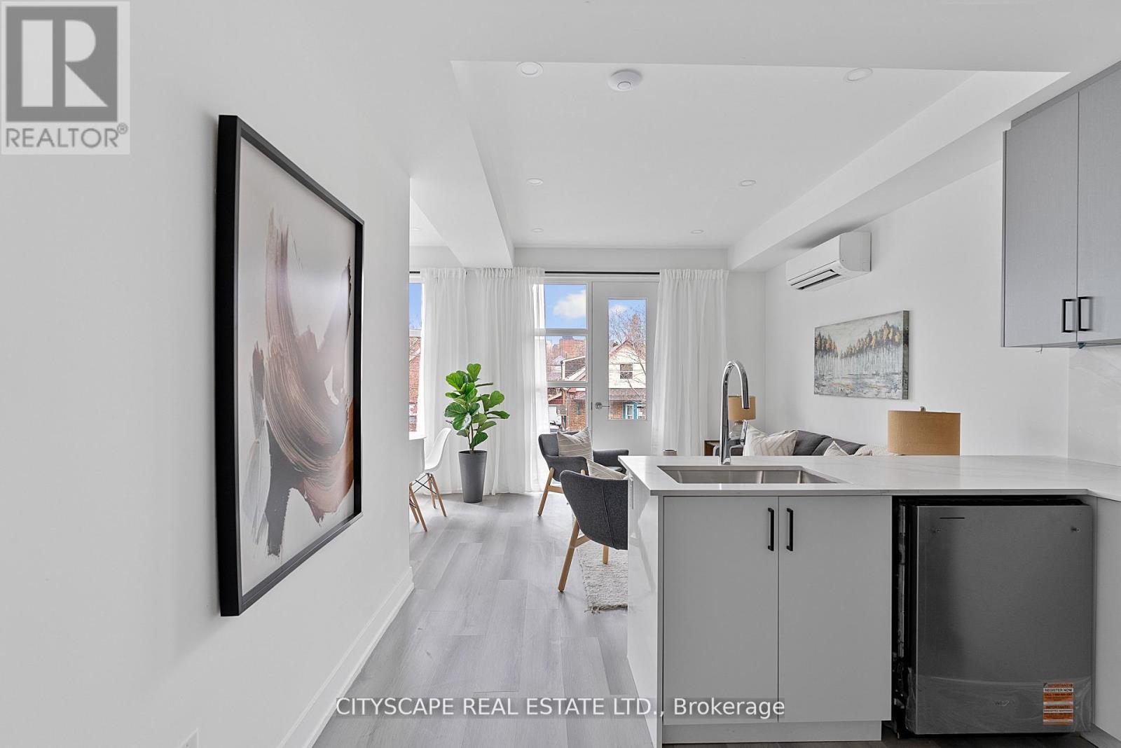 Upper #4 - 589 Oakwood Avenue, Toronto, Ontario  M6E 2X8 - Photo 5 - C12998254