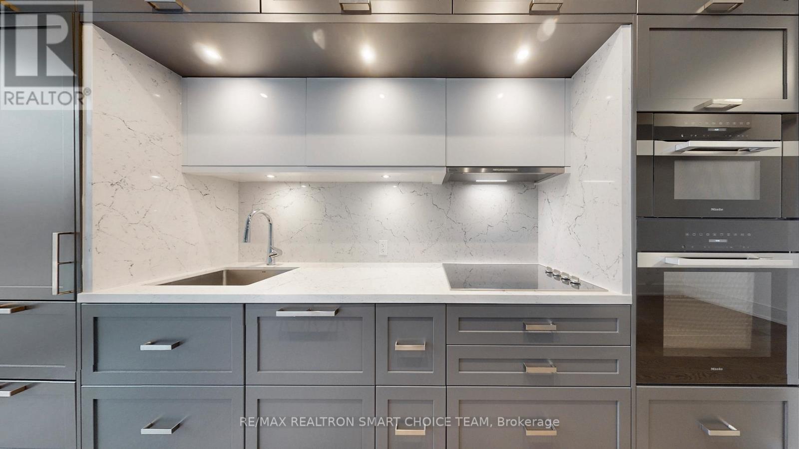 212 - 10 Inn On The Park Drive, Toronto, Ontario M3C 0P9 - Photo 25 - C12998292