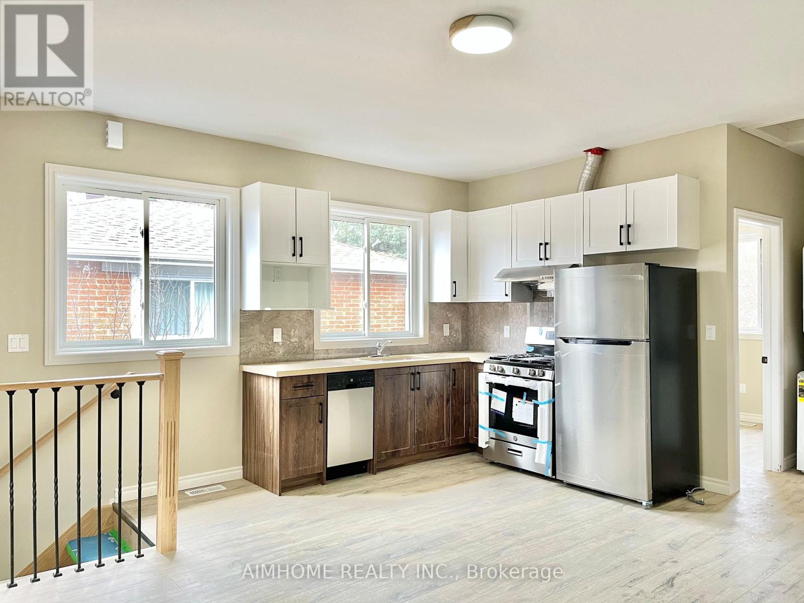 3 - 15 Waddington Crescent, Toronto, Ontario  M2J 2Z9 - Photo 3 - C12998310