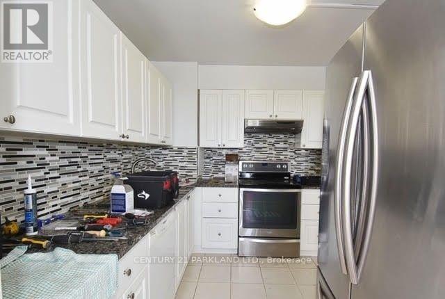 1703 - 10 Sunny Glenway Way, Toronto, Ontario  M3C 2Z3 - Photo 5 - C12998324