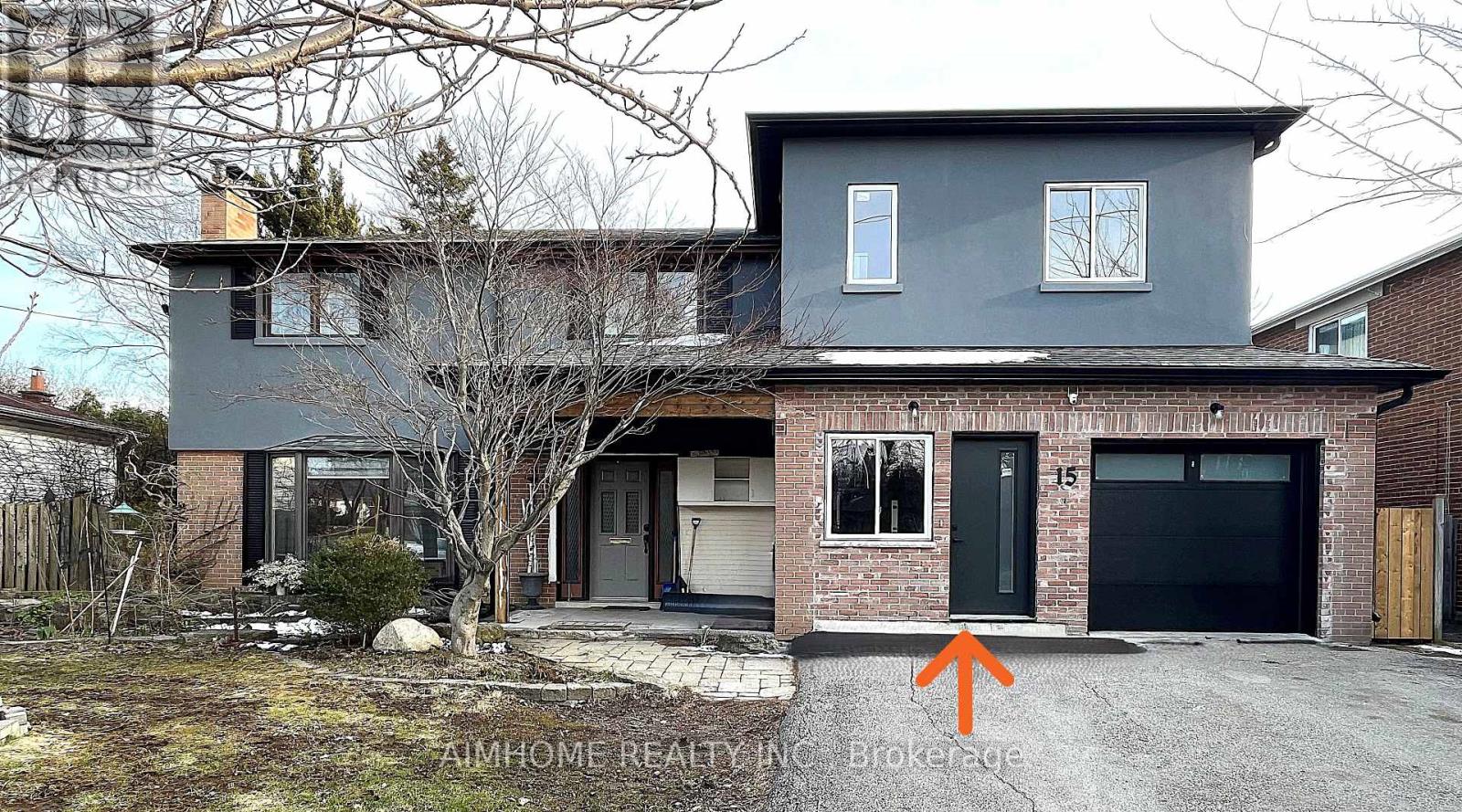 2 - 15 WADDINGTON CRESCENT, Toronto, Ontario