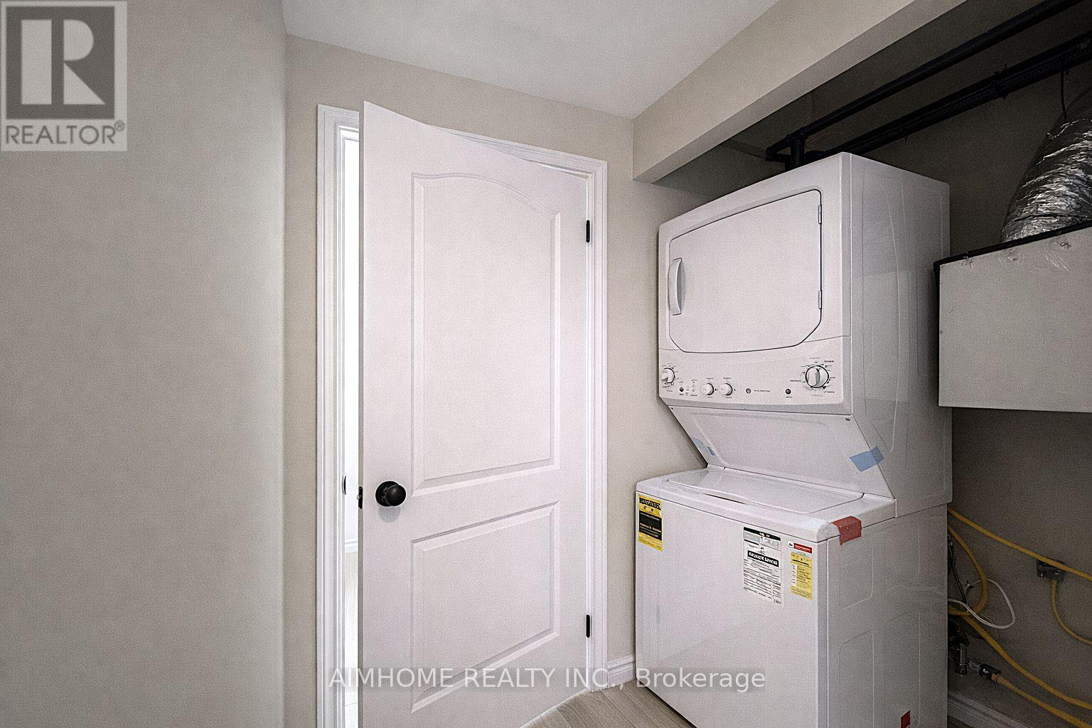 2 - 15 Waddington Crescent, Toronto, Ontario  M2J 2Z9 - Photo 9 - C12998404