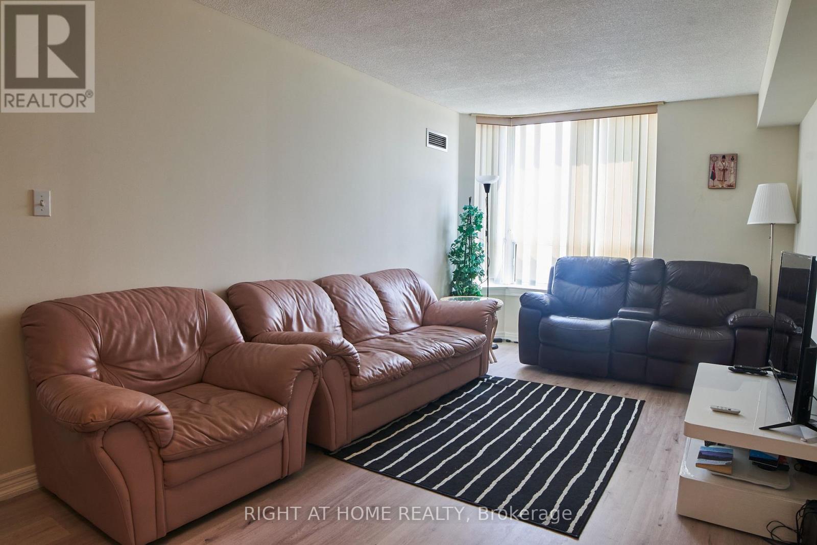 609 - 1700 Eglinton Avenue E, Toronto, Ontario  M4A 2X4 - Photo 3 - C12998434