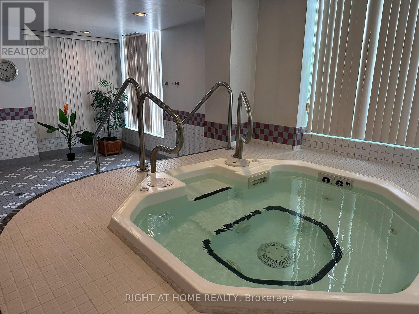 609 - 1700 Eglinton Avenue E, Toronto, Ontario  M4A 2X4 - Photo 41 - C12998434