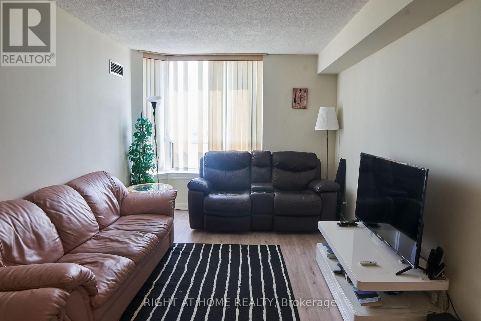 609 - 1700 Eglinton Avenue E, Toronto, Ontario  M4A 2X4 - Photo 5 - C12998434
