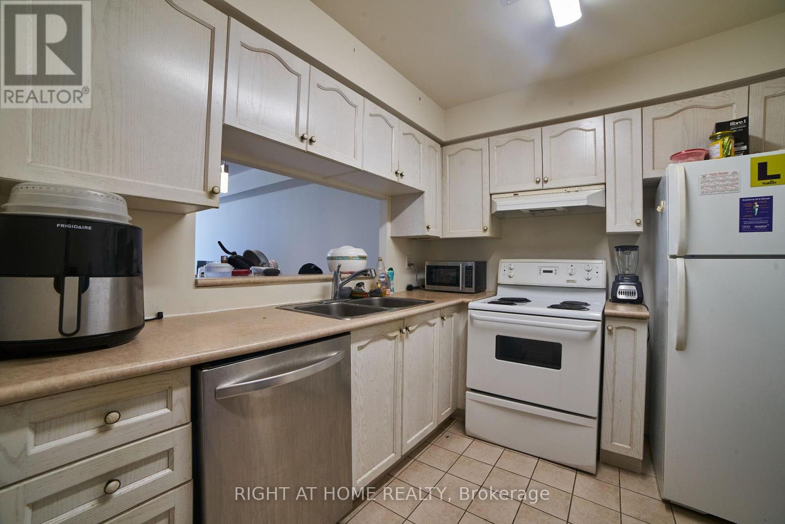 609 - 1700 Eglinton Avenue E, Toronto, Ontario  M4A 2X4 - Photo 7 - C12998434