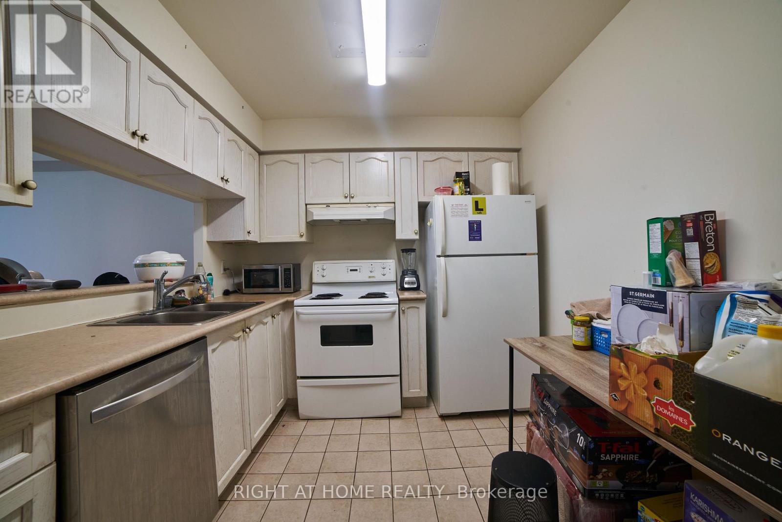 609 - 1700 Eglinton Avenue E, Toronto, Ontario  M4A 2X4 - Photo 8 - C12998434